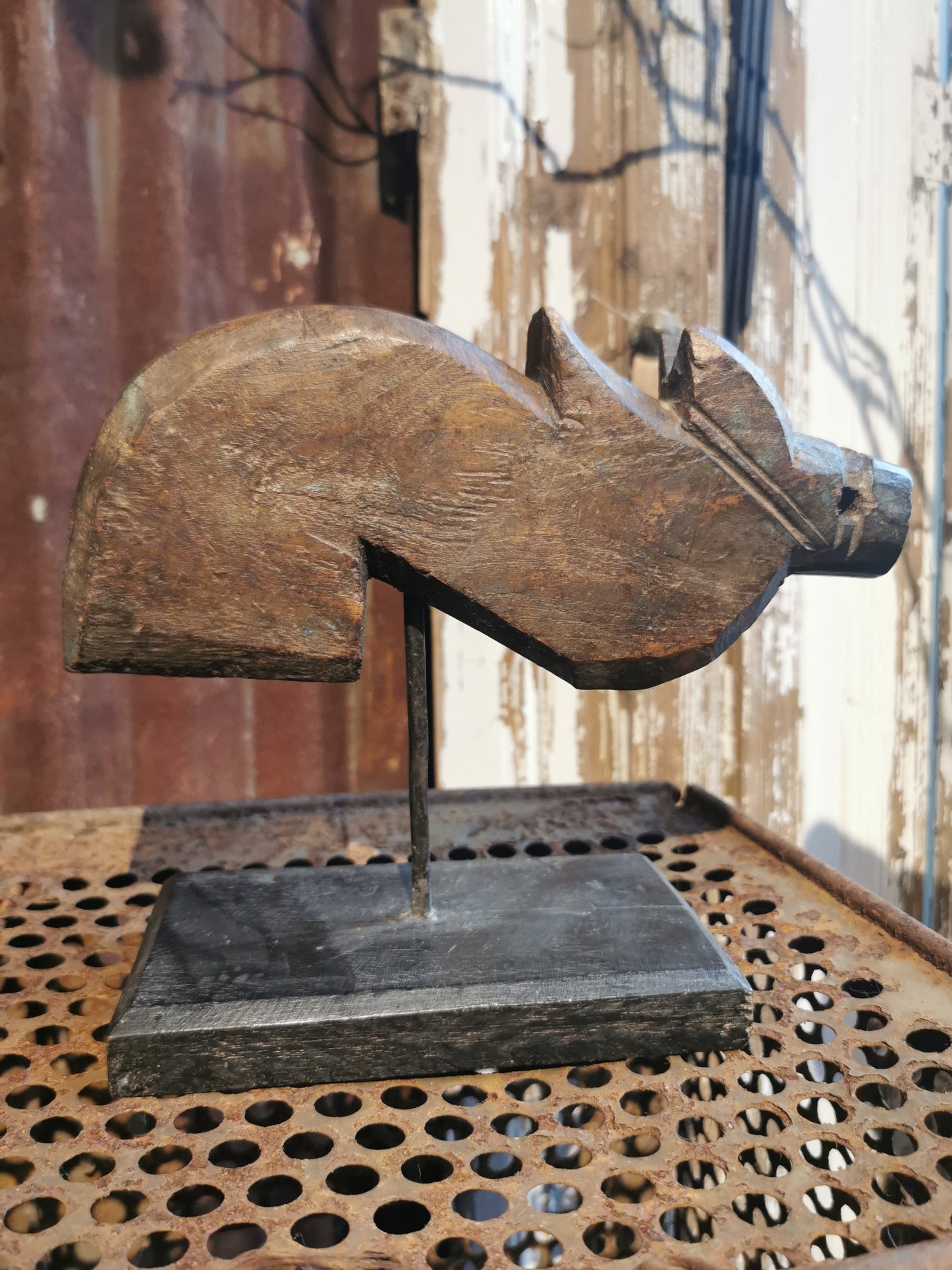Håndlaget hest på plate