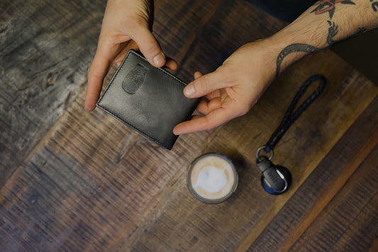 Kortholder med seddelklype