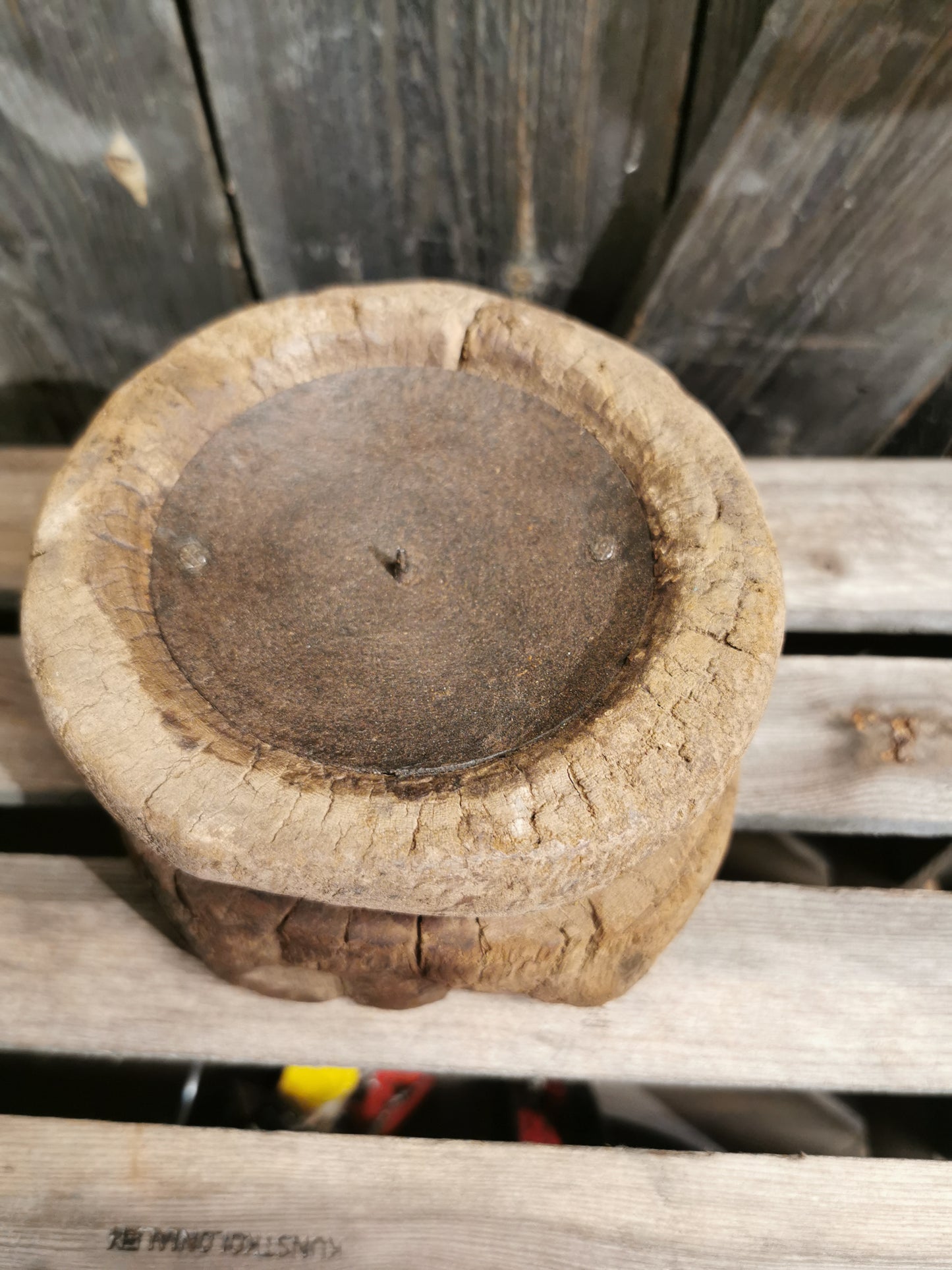 Kubbe lysestake i tre. H 11.5cm D-oppe 13,5 D-nede 15x16cm. Nr 2
